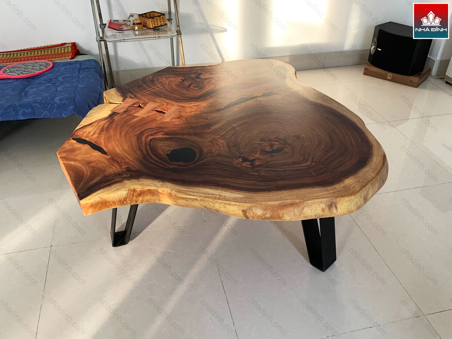Bàn trà gỗ Me Tây nguyên khối