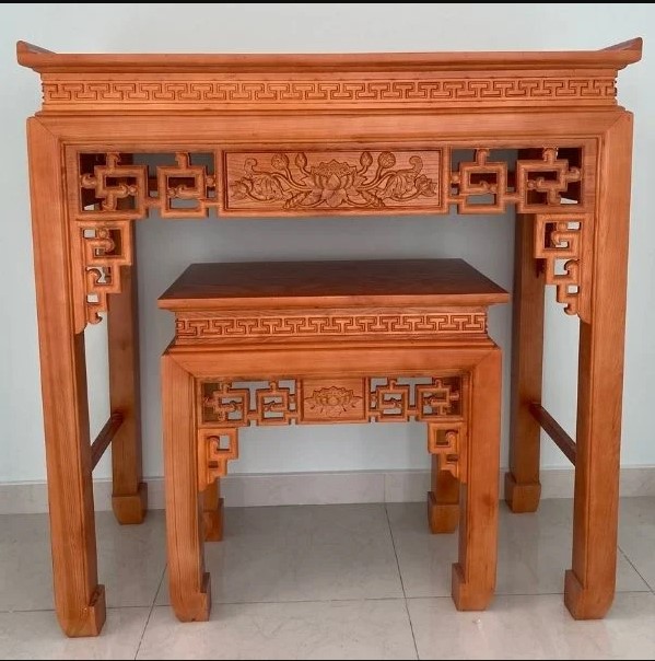 Bàn thờ treo tường gỗ Sồi với thiết kế ấn tượng mang đến sự ấm cúng và gần gũi cho không gian