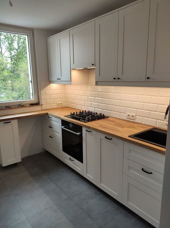 giá tủ bếp gỗ sồi