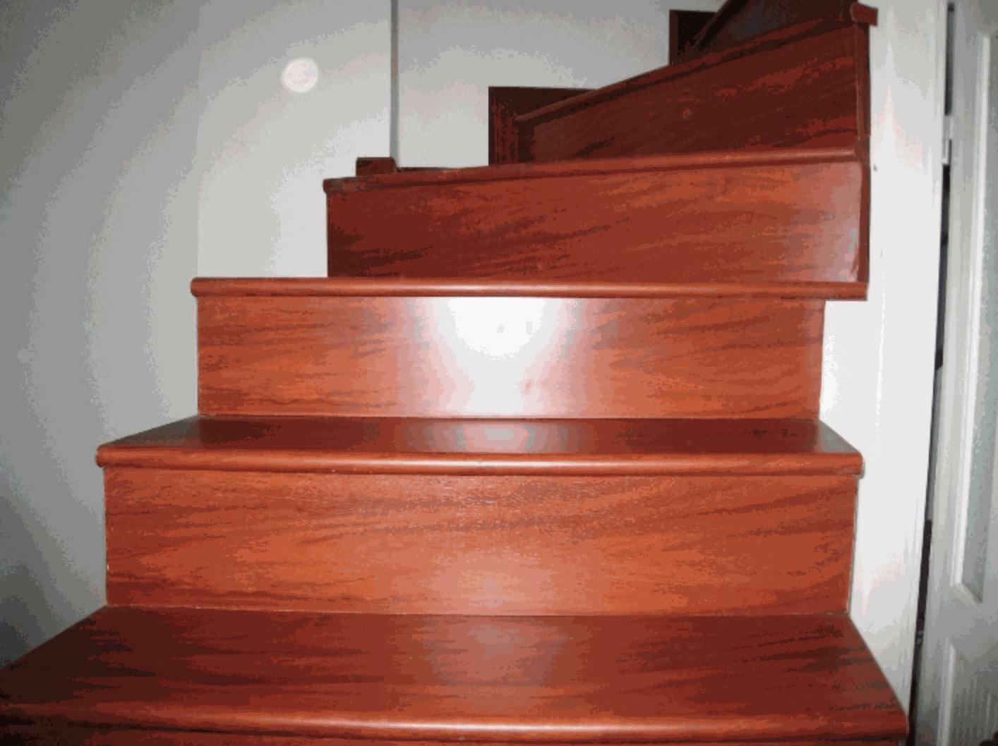 Dịch vụ sơn PU gỗ TPHCM